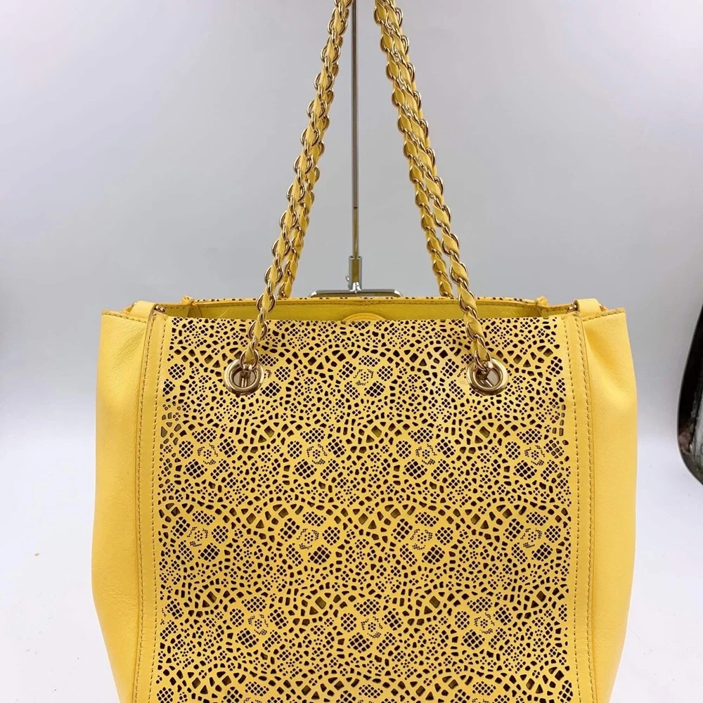 Salvatore Ferragamo two way bag 💯 percent authentic - Picture 2 of 16